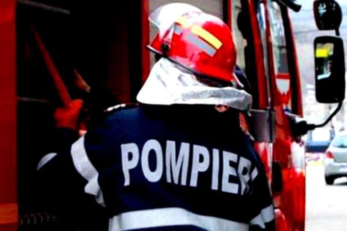 Incendiu violent la o casă de vacanță din comuna Izvoarele 