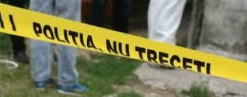 Desfășurare de forțe în comuna Bărcănești, unde un bărbat a amenințat că-și dă foc pe acoperișul casei! 