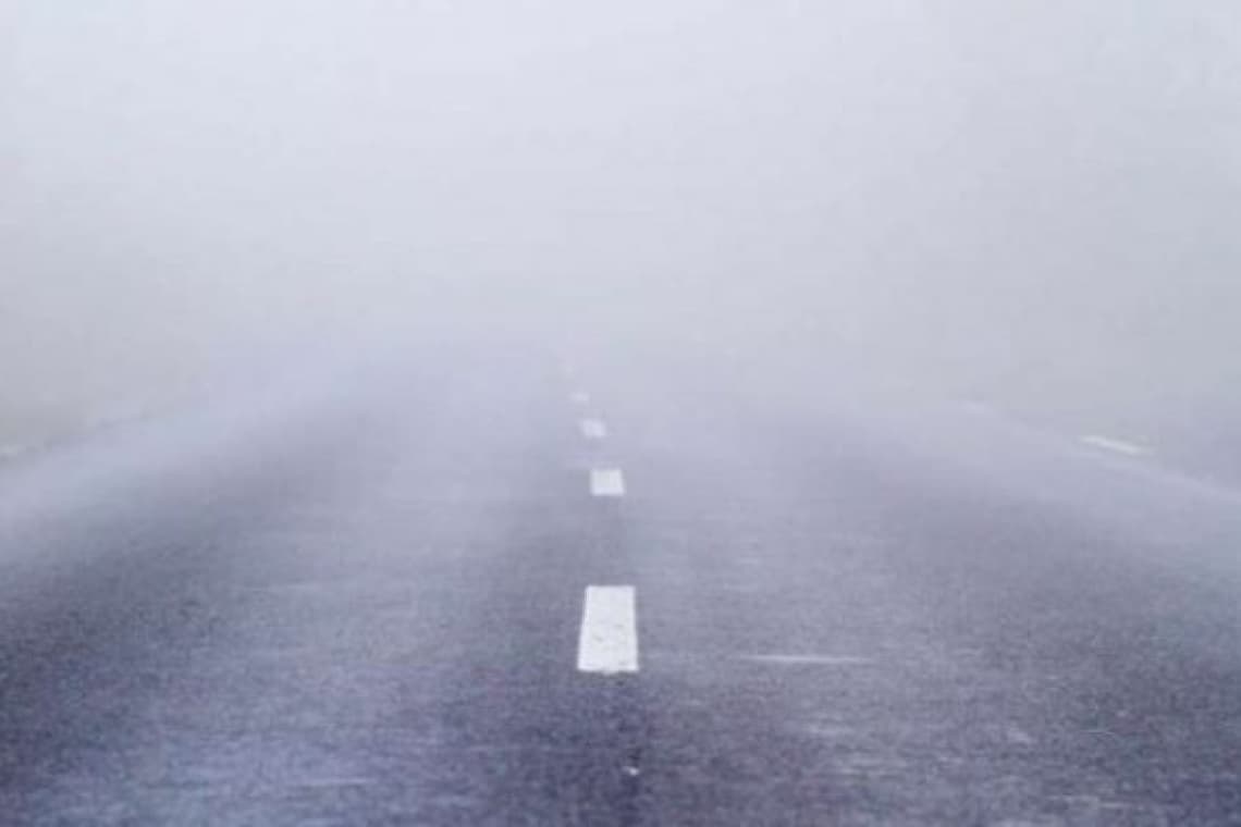 Atenție, șoferi! Ceață densă în mai multe zone din Prahova, vizibilitate redusă!