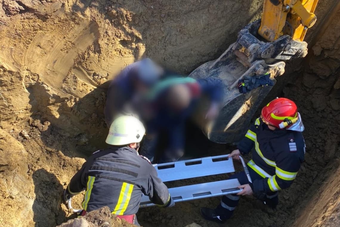 Un mal de pământ s-a prăbușit peste un bărbat, în comuna Ceptura