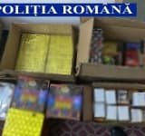 Arme deținute ilegal și jumătate de tonă de artificii și petarde, ridicate de polițiștii prahoveni la perchezițiile de astăzi
