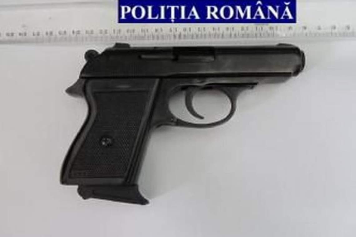 O polițistă din Capitală și-a uitat arma în toaleta unei benzinării. Unde a fost găsit pistolul