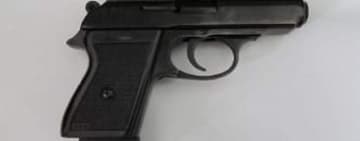 O polițistă din Capitală și-a uitat arma în toaleta unei benzinării. Unde a fost găsit pistolul