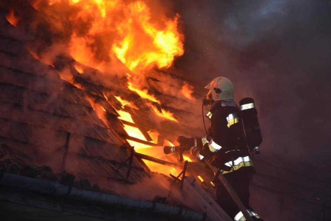 O familie din Călinești a rămas fără casă, în urma unui incendiu