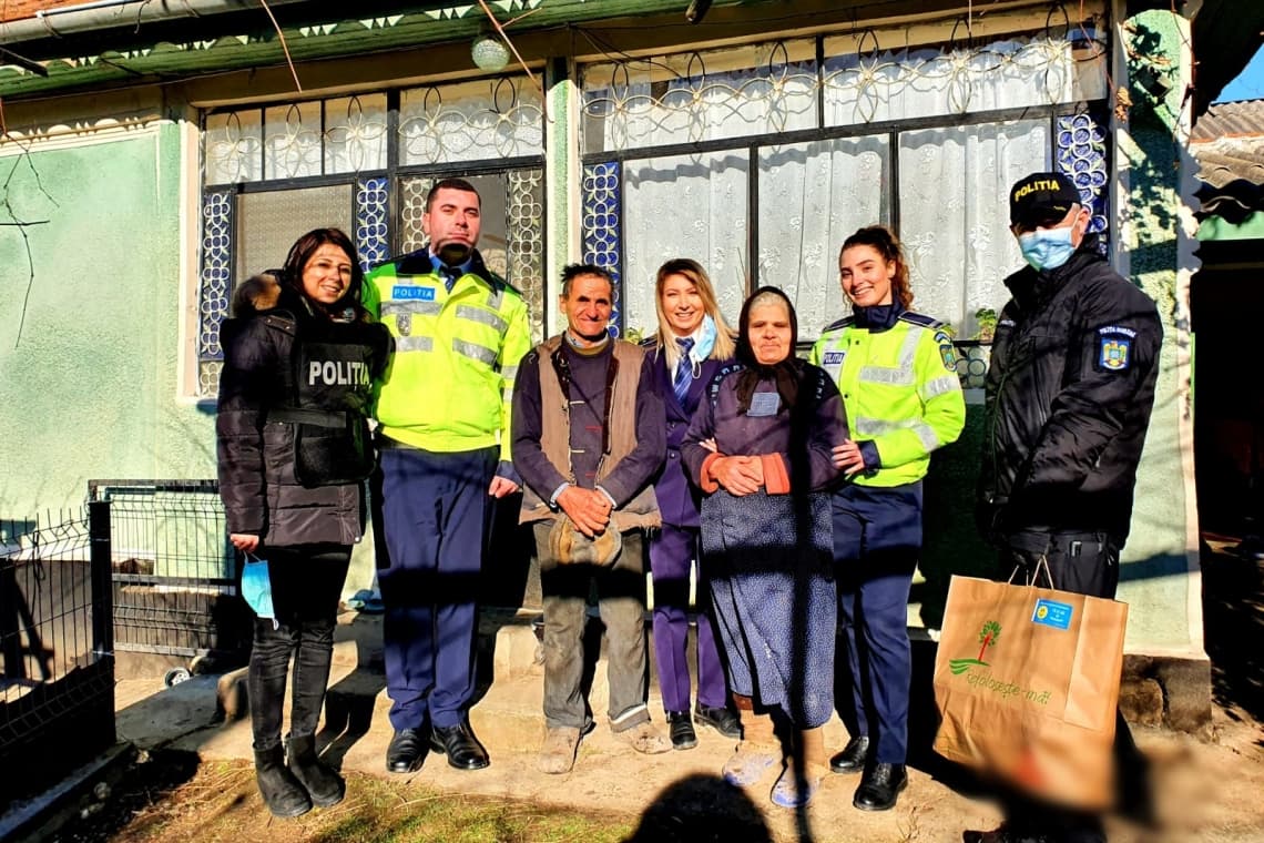 Polițiștii prahoveni au făcut trei sate să zâmbească, înainte de Crăciun!