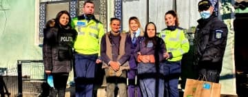 Polițiștii prahoveni au făcut trei sate să zâmbească, înainte de Crăciun!