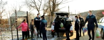 “Moșii“ de la Poliția Băicoi le-au făcut sărbătorile mai frumoase unor copii necăjiți
