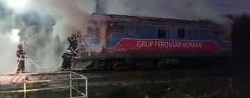 15 trenuri de călători au staționat în gări din cauza incendiului de la locomotiva marfarului cu azotat de amoniu