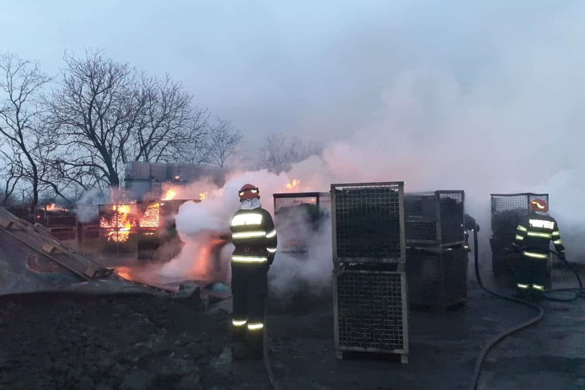 60 de tone de cărbune au ars într-un incendiu produs la un depozit din comuna Ceptura