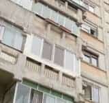 O femeie de 66 de ani a murit după ce a căzut de la etajul 4 al unui bloc din Ploiești
