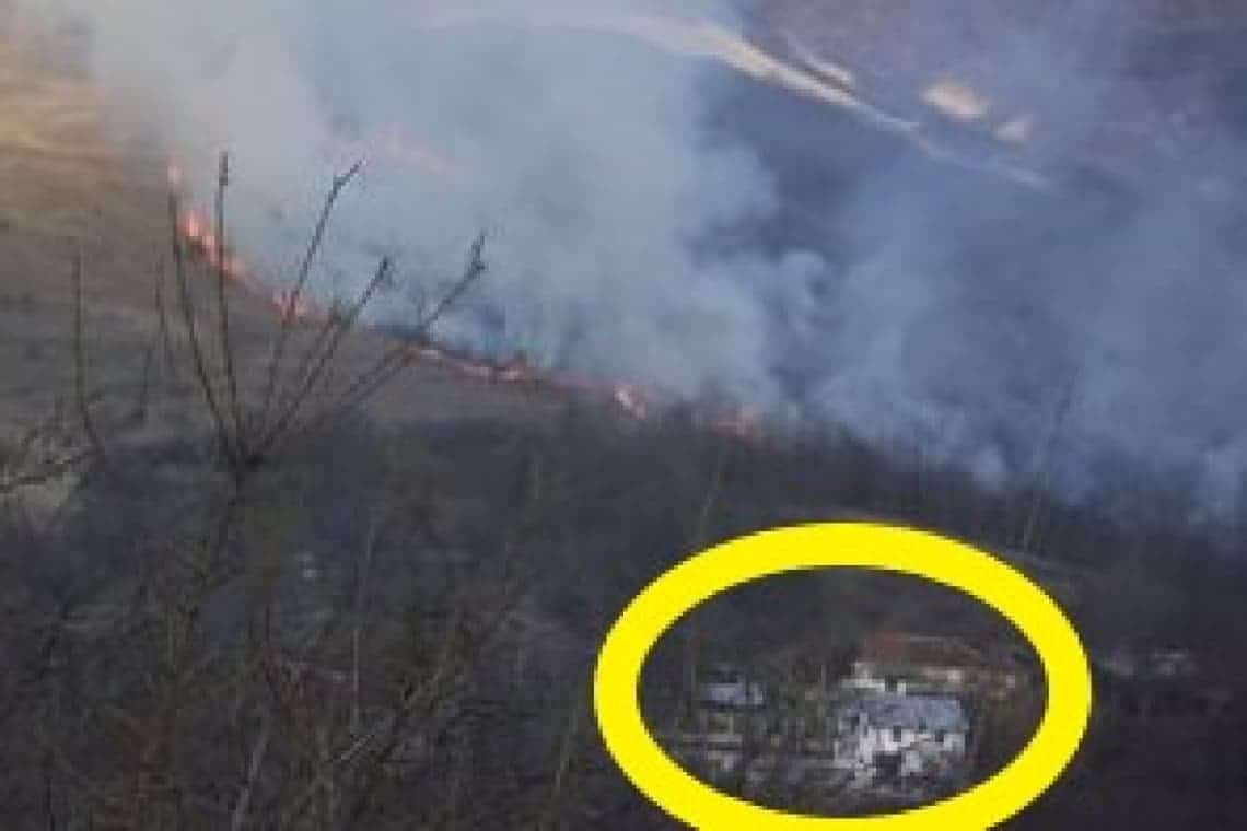 Foto/Incendiul de la Gornet, la un pas să se extindă și la zona locuită!