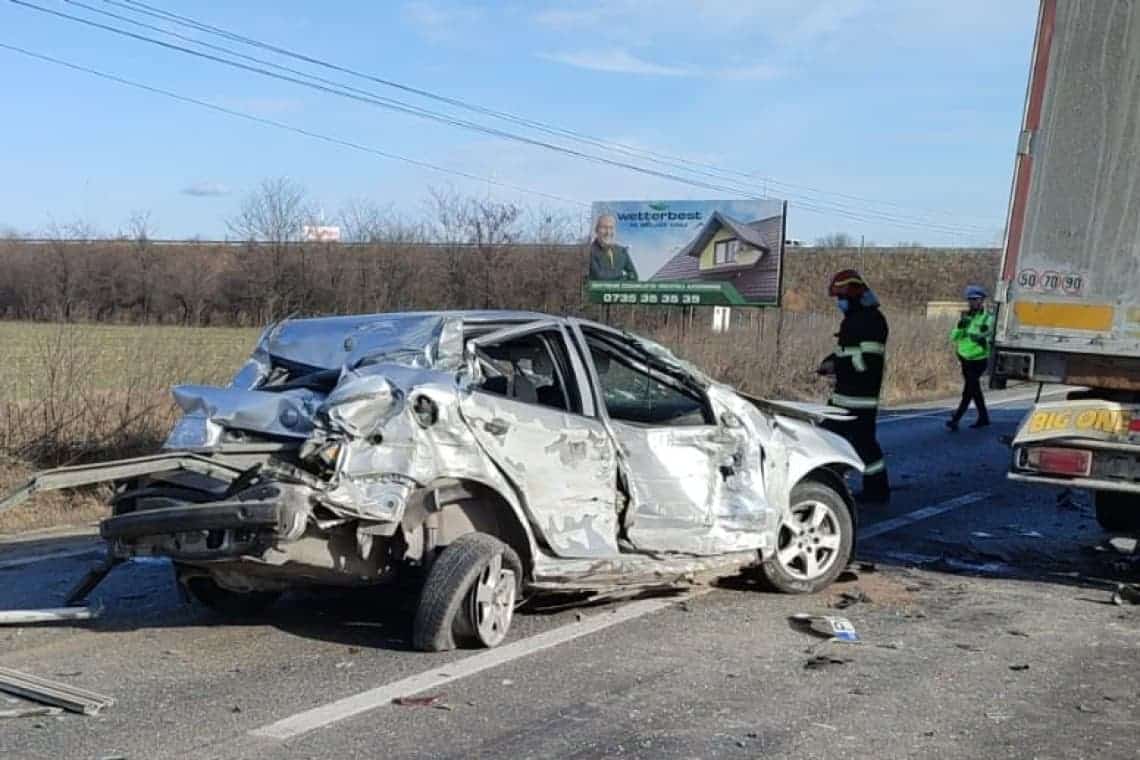Autoturism strivit, la propriu, într-un accident produs pe DN72 Ploiești - Târgoviște