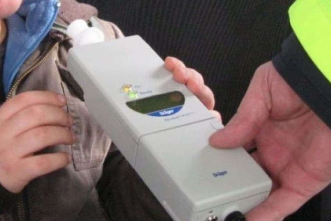 Un prahovean a fost prins, beat mangă și fără permis de conducere, la volanul unei mașini, după un accident rutier