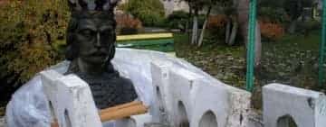Ce mai fură românii? Statuia din bronz a lui Ștefan cel Mare a dispărut dintr-un depozit al Primăriei Tecuci!