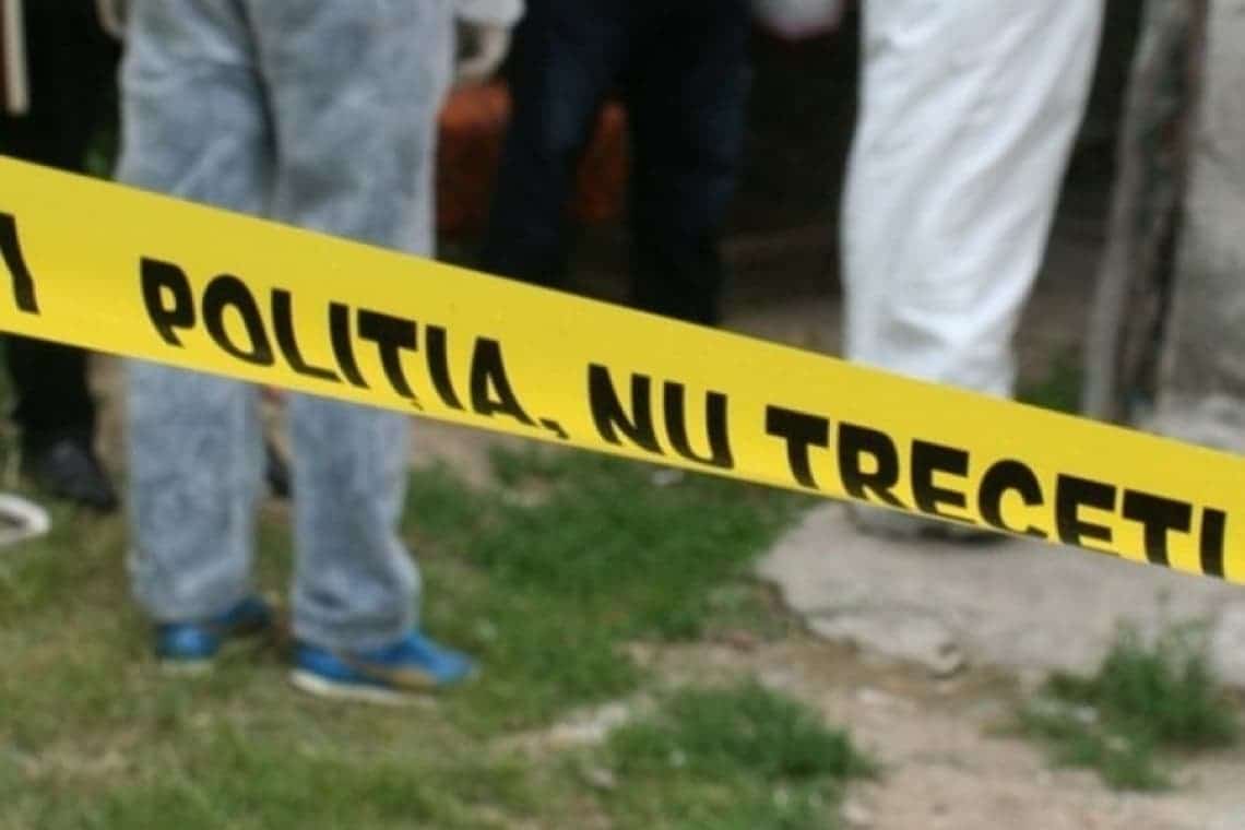 Moarte suspectă la Slănic. Cadavrul unei femei a fost găsit în apropierea unei locuințe