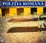 Săbii, cuțite, un baston cu electroșocuri, printre obiectele ridicate în urma perchezițiilor făcute de polițiștii prahoveni miercuri dimineață