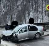 Trafic restricționat, la Azuga, din cauza unui accident rutier. O femeie a fost rănită