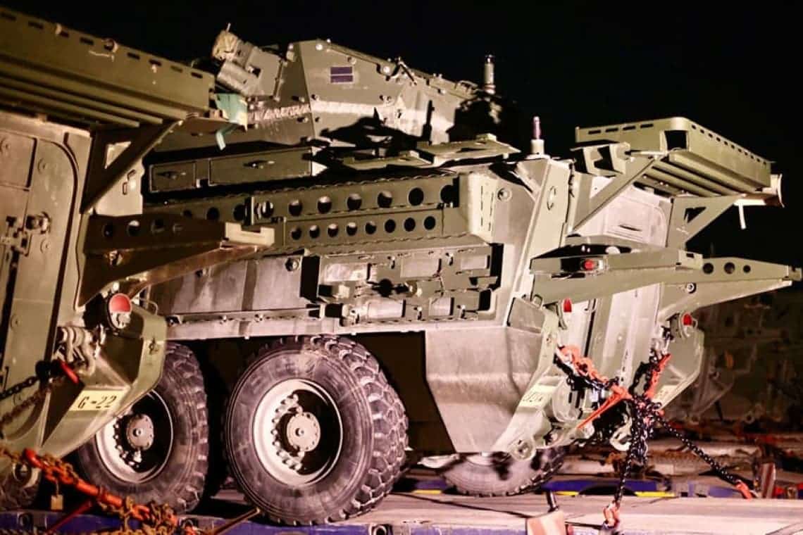 De la îngrijorare - la glume despre motorină și "fer". Ce spun românii despre sosirea convoaielor americane