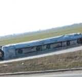 Video/O cisternă cu motorină s-a răsturnat lângă Centura de Vest a Ploieștiului. Pericol de explozie!