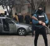 Video/ Spărgători de locuințe dotați și cu stații de emisie-recepție, prinși în flagrant de polițiști