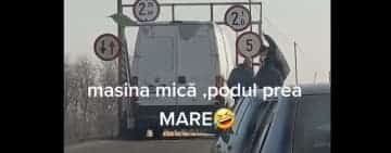 Video/Râsu-plânsu! O autoutilitară blocată pe podețul metalic de la Pantazi face furori pe TikTok