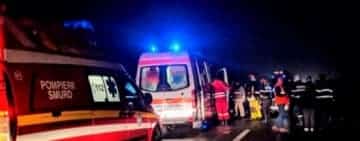 Accident grav în Ploieștiori. O persoană a rămas încarcerată într-un autoturism