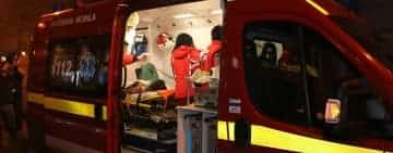 Două persoane au suferit arsuri, într-un incendiu produs în orașul Comarnic. O femeie a ajuns la spital