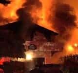 Flăcările au cuprins și a doua casă, în incendiul de la Ologeni! Pompierii au suplimentat echipajele de intervenție
