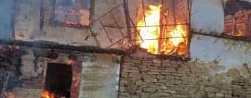 O familie din Cocorăștii Mislii a primit bani de la guvern, după ce casa i-a fost mistuită de un incendiu