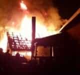 Seară de foc pentru pompierii prahoveni! Incendii de vegetație și case cuprinse de flăcări! 