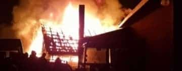 Seară de foc pentru pompierii prahoveni! Incendii de vegetație și case cuprinse de flăcări! 