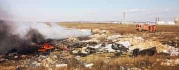 Incendiu la “noua groapă de gunoi“ a Ploieștiului. Pompierii intervin pentru a stinge flăcările