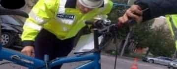 Un ploieștean băut bine a fost prins de polițiști mergând pe lângă bicicleta pe care tocmai o furase!