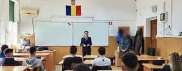 De ce ar alege un tânăr meseria de polițist?