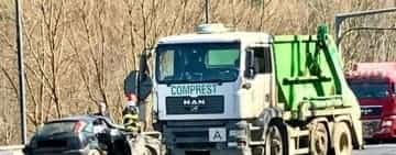 Accident pe DN1, în zona Sinaia, între o autospecială de salubrizare și un autoturism. Trafic restricționat