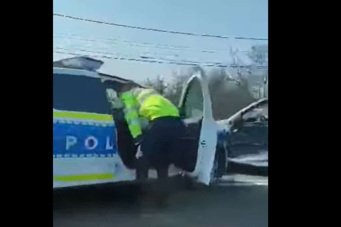 Polițist prahovean rănit într-un accident rutier produs la Valea Călugărească