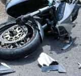 Impact fatal pentru un tânăr motociclist de 18 ani! A murit după ce a intrat într-un cap de pod, la Măneciu