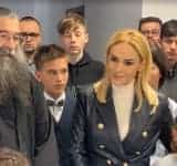 Video/ Ministrul Gabriela Firea, în vizită la copiii orfani găzduiți de părintele Tănase, la Valea Plopului
