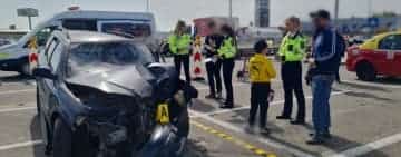 O mașină grav avariată și urmările vitezei în trafic, o acțiune preventivă a polițiștilor prahoveni