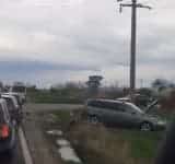 Patru mașini, implicate într-un accident rutier pe raza comunei Fântânele. Elicopterul SMURD, solicitat la fața locului