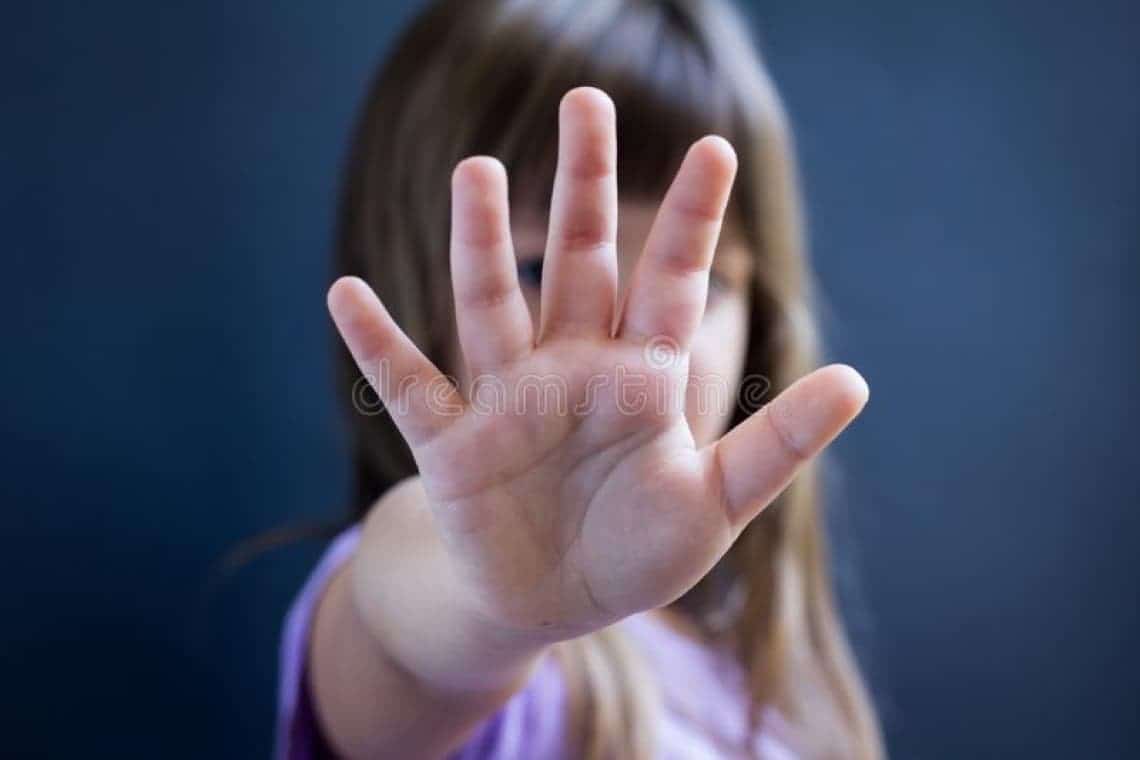 Prahova, printre cele mai multe apeluri la numărul pentru copiii abuzați!