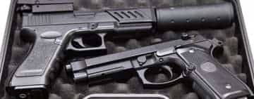 Bărbat de 62 de ani, prins în timp ce se plimba prin centrul Ploieștiului cu trei arme asupra sa!