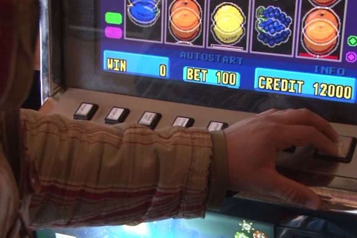 Ce pedeapsă a primit un prahovean care a spart, la nervi, un aparat dintr-o sală de jocuri din Mizil