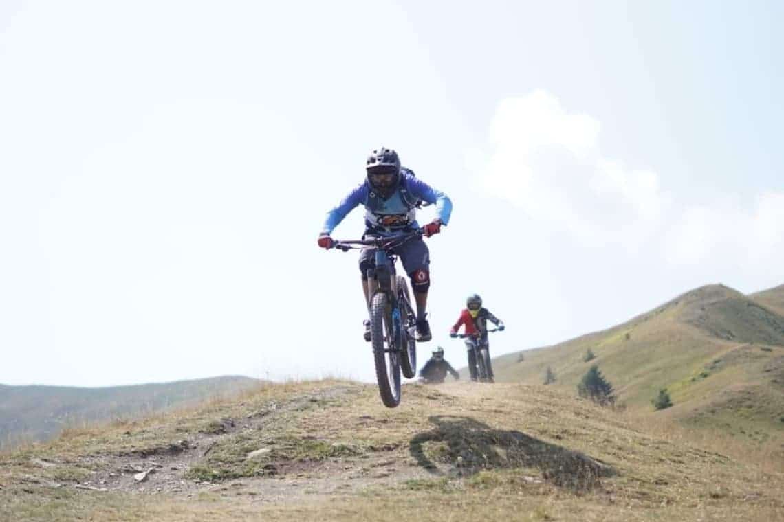 De 1 Mai, la Azuga se deschide oficial traseul roșu de mountain bike