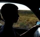 Un băiat de 15 ani, prins la volanul unei mașini, în miez de noapte, în comuna Măgureni. Își scosese prietenii la plimbare!
