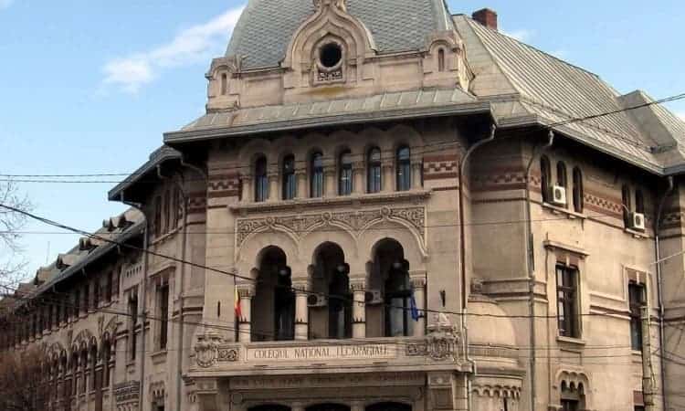 Licitație pentru restaurarea fațadei și a acoperișului Colegiului Național I.L. Caragiale din Ploiești