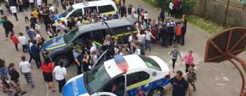 Polițiștii de la Prevenirea Criminalității și cei de la Serviciul pentru Acțiuni Speciale au „descins” la Școala Andrei Mureșanu din Ploiești