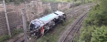 O locomotivă a deraiat, în județul Hunedoara. Mecanicul de locomotivă a ajuns la spital