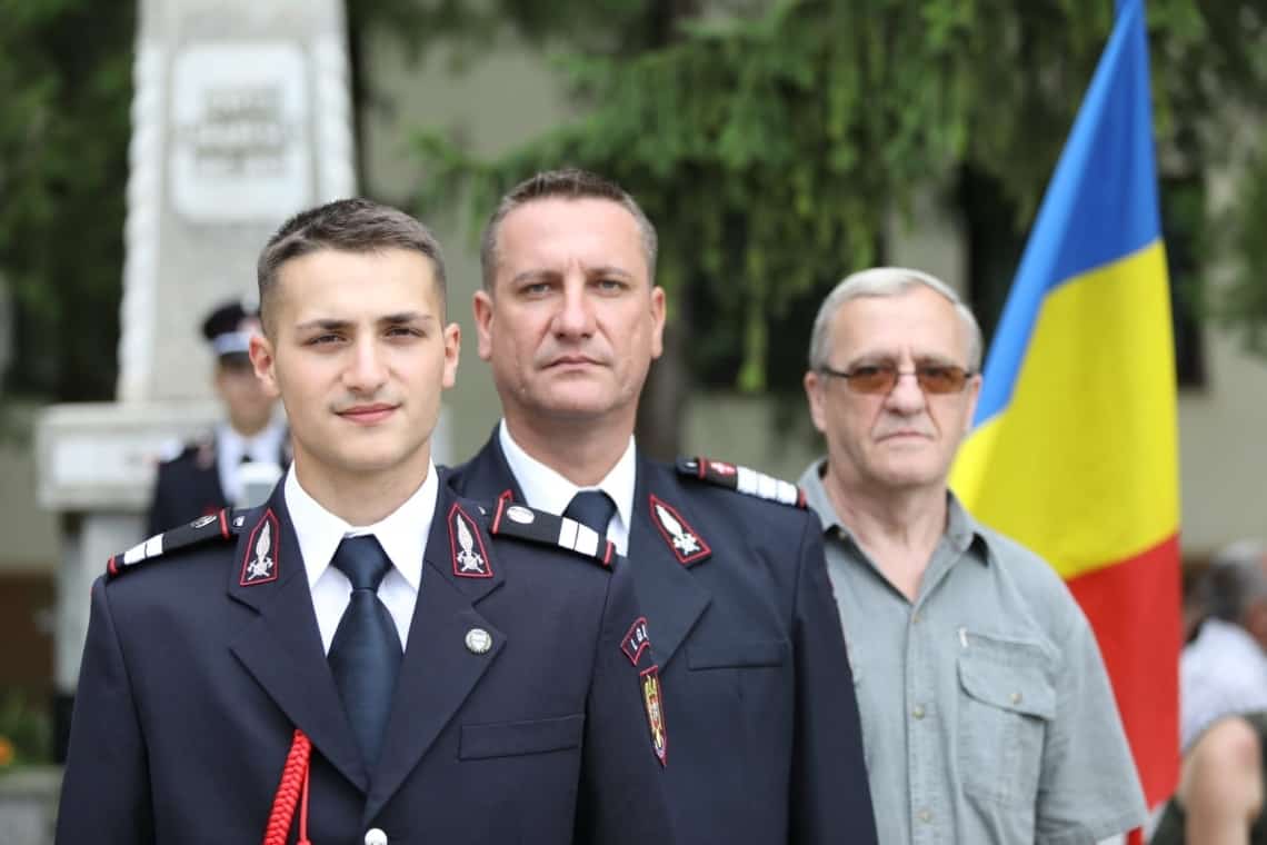 Salvatori din tată-n fiu! Pompier rezervist ploieștean, tată și bunic de... pompieri!
