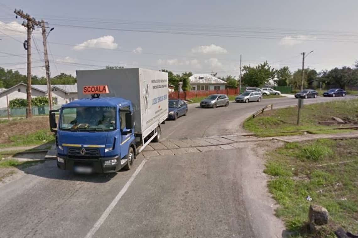 Trafic restricționat timp de două zile pe un drum județean din Prahova, pentru lucrări la trecerea cu calea ferată